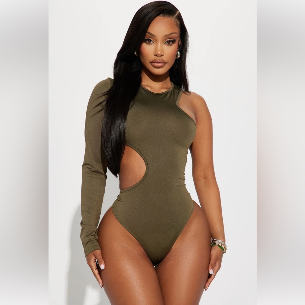 Fashion Nova Green Asymmetrical Cut Out Bodysuit